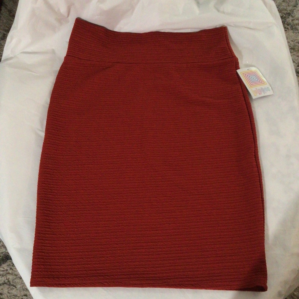NWT Lularoe Stretchy Textured Cassie Skirt Red Large